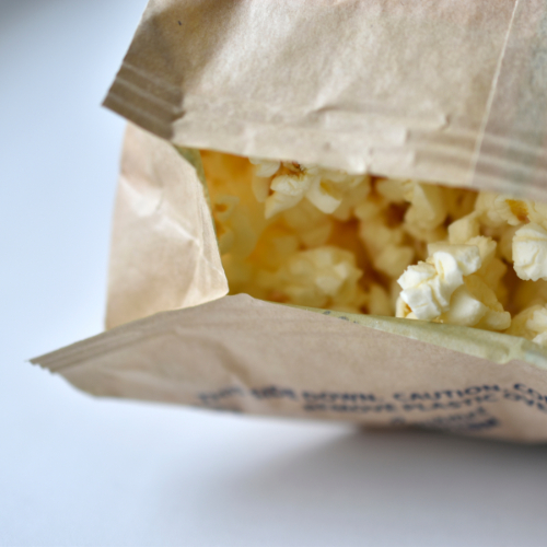 Magnetron popcorn in zak