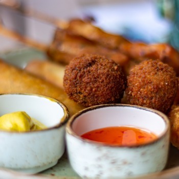 Vetten en koolhydraten in bewerkt voedsel zoals bitterballen frikandellen en kroketten