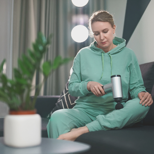 het masseren van je benen met een massageapparaat kan vermoeide zware benen verlichten